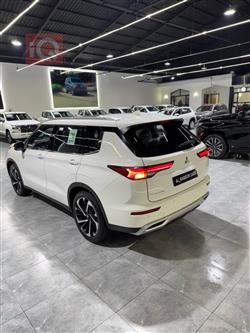 ميتسوبيشي اوتلاندر